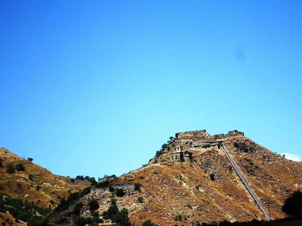 Ciuscia Bed and Breakfast Calatabiano 0*,  Italien