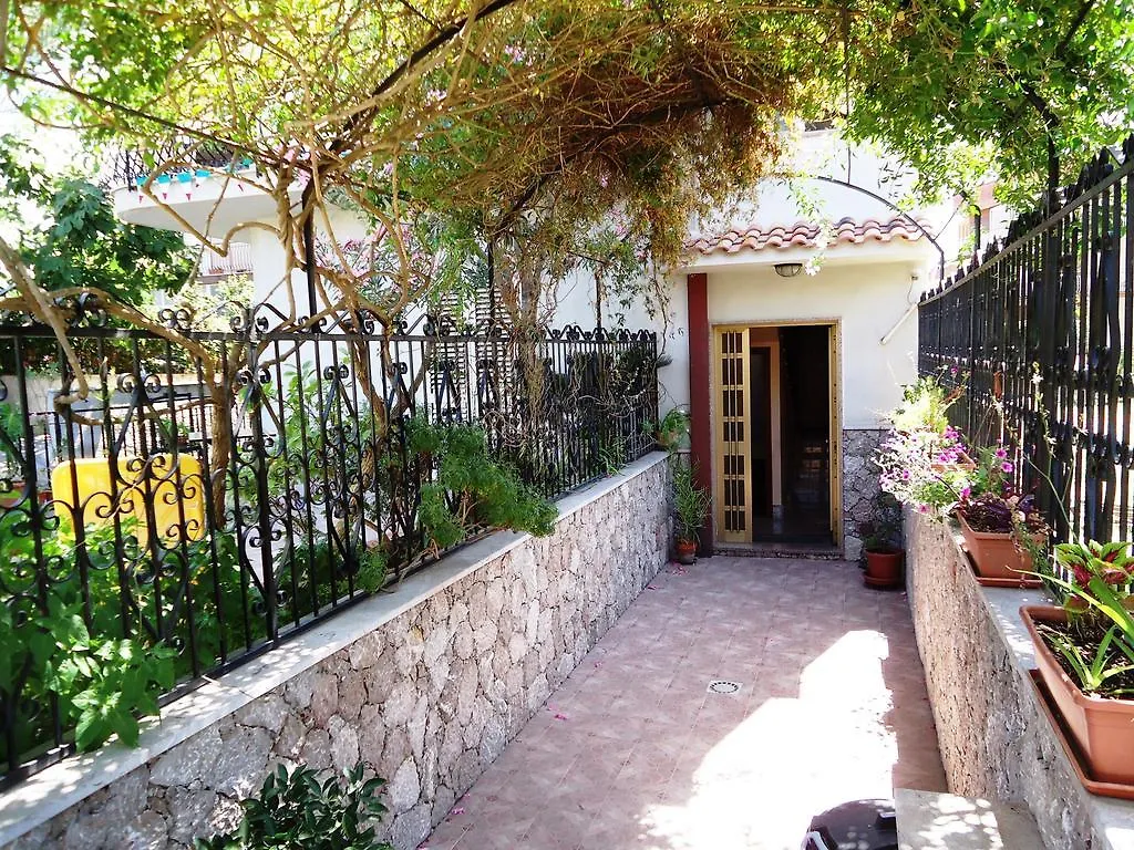 Ciuscia Bed & Breakfast Calatabiano 0*,  Italy