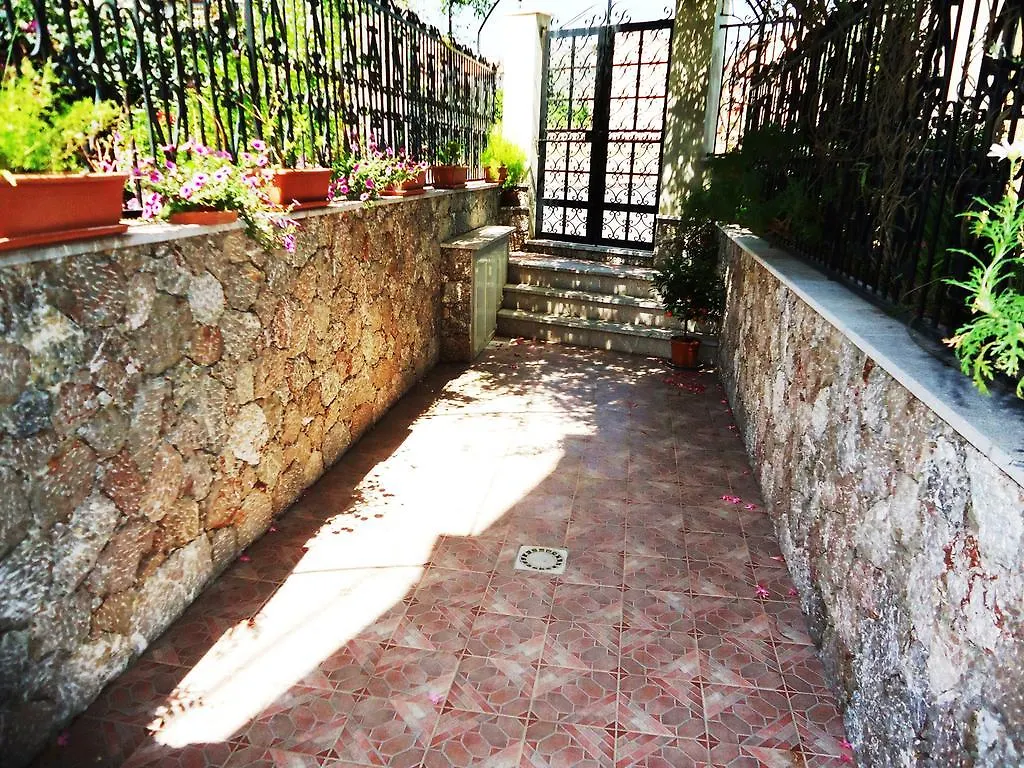 Ciuscia Bed & Breakfast Calatabiano